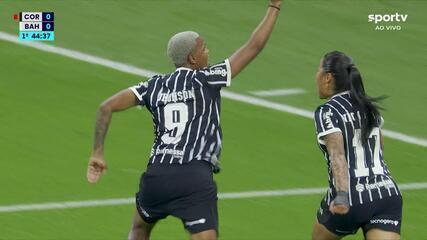 Aos 44 min do 1º tempo - gol de dentro da área de Jhonson do Corinthians contra o Bahia Feminino