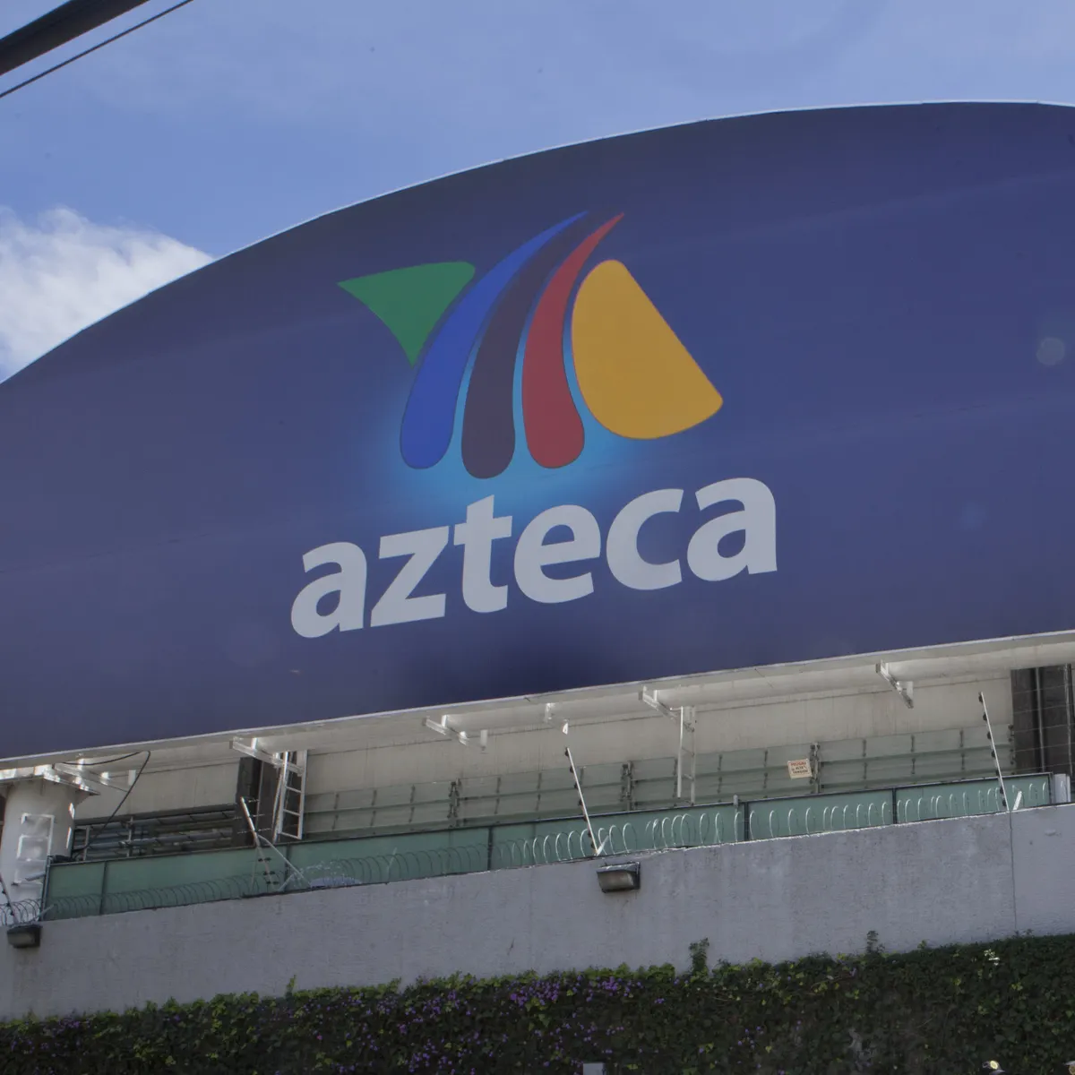 Proprietários do banco investigado por empréstimo de US$ 290 milhões à TV Azteca estariam por trás de casos de corrupção na El Salvador, segundo uma investigação