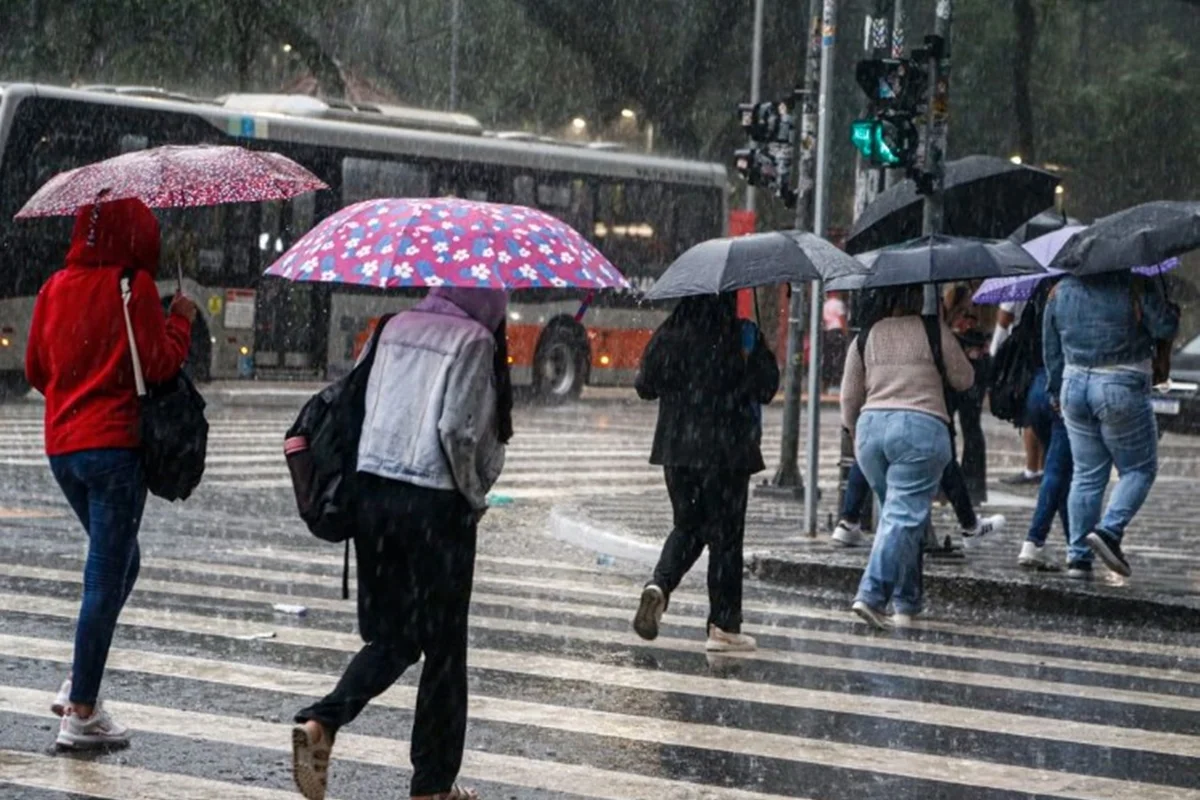 Inmet emite alerta laranja para tempestades no Sudeste nesta quarta-feira