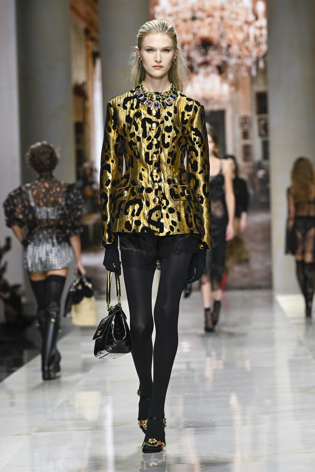 Animal print, grunge e all black ganham destaque na Semana de Moda de Milão