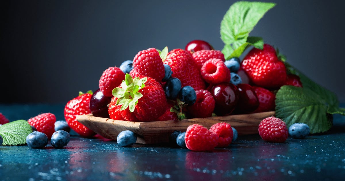 Estudo diz que frutas vermelhas e roxas protegem o coração, mas consumo ainda está abaixo da necessidade