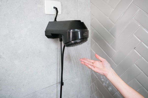 Chuveiro entupido? Veja truques para limpar e melhorar pressão