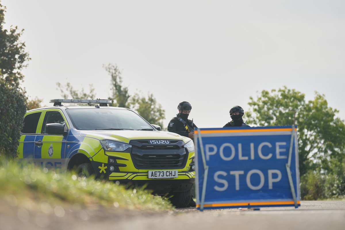 Suspeitos de planejar atentado contra base britânica usada pelos EUA são soltos sob fiança