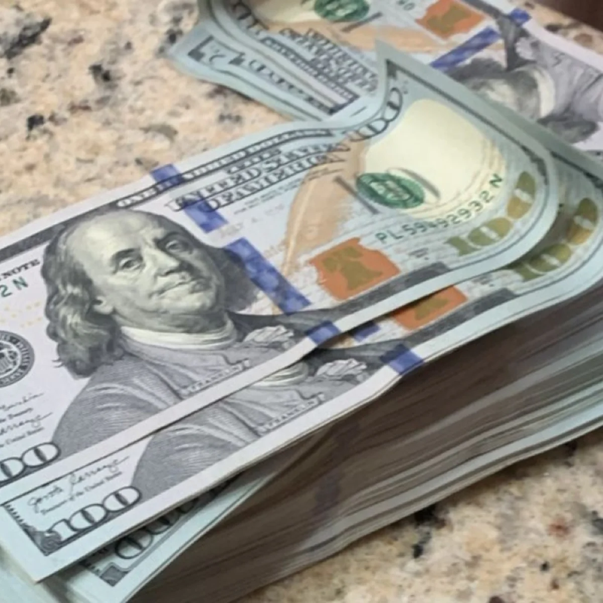 Dólar abre dia com leve queda na esteira de incertezas na guerra EUA x Irã