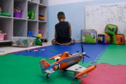 A organização também oferece uma sala de brinquedos para os assistidos