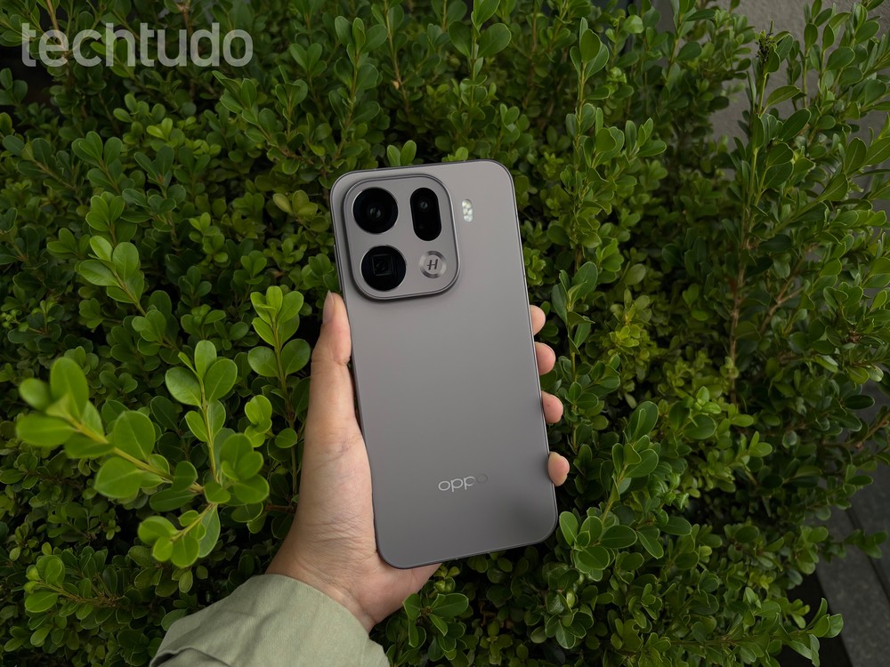 OPPO Find X9 Pro combina câmeras Hasselblad de alto nível com uma bateria de 7.500 mAh, dois dos grandes destaques do aparelho no mercado brasileiro — Foto: Cecile Mendonça/TechTudo