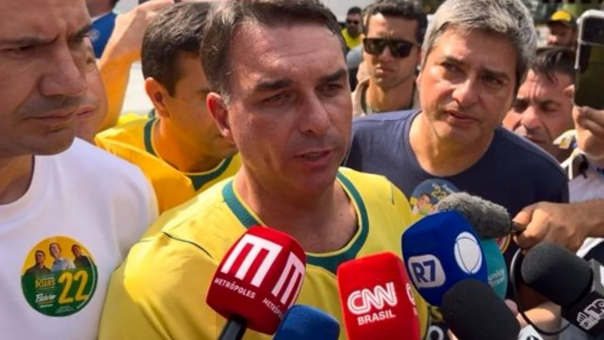 Mendonça manda derrubar até memes sobre Flávio Bolsonaro e Nossa Senhora