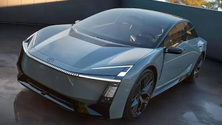 Toyota prepara mudanças radicais e até picape na linha 2028 do Corolla