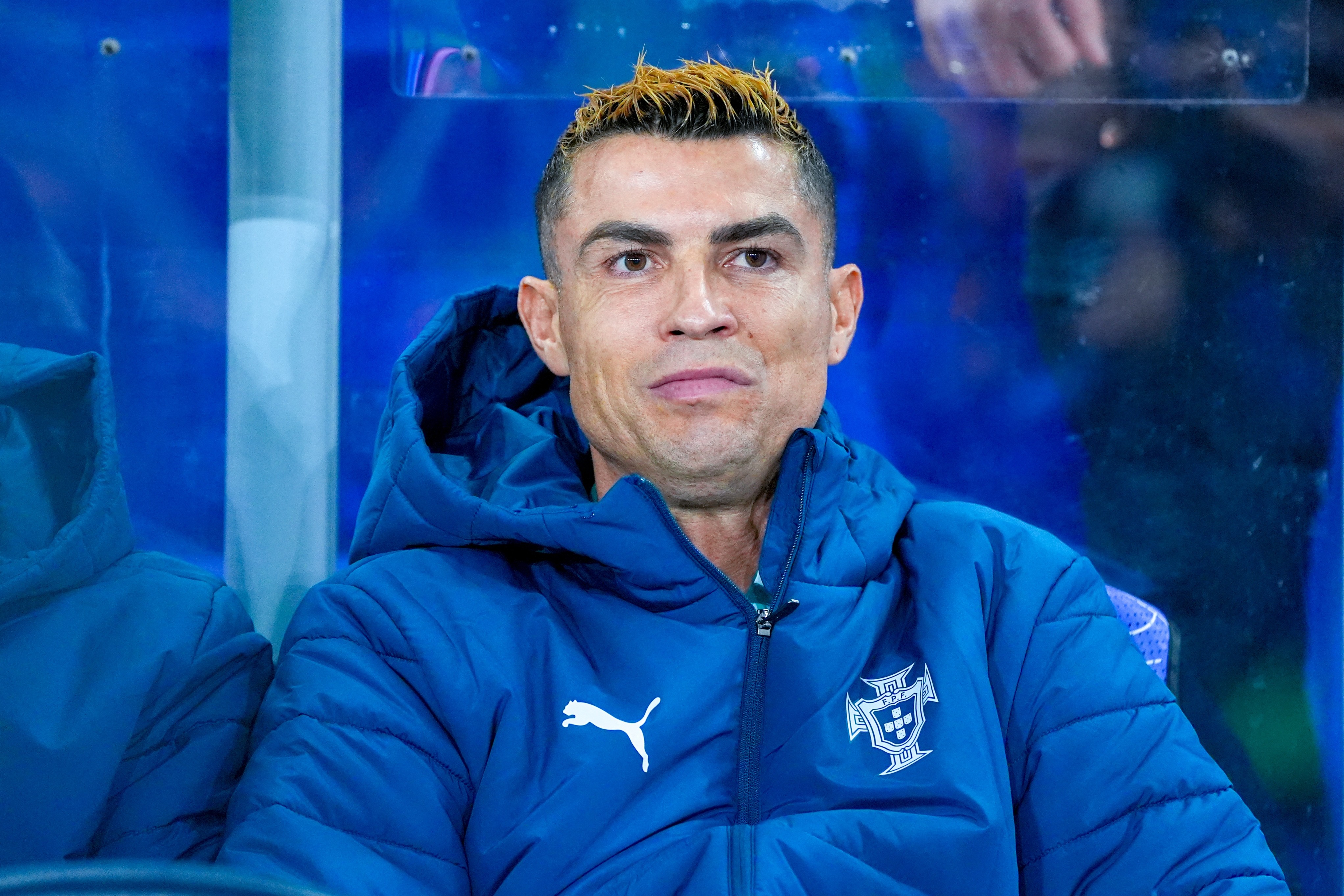 Café e semblante fechado: imagens de CR7 antes de deixar treino viralizam