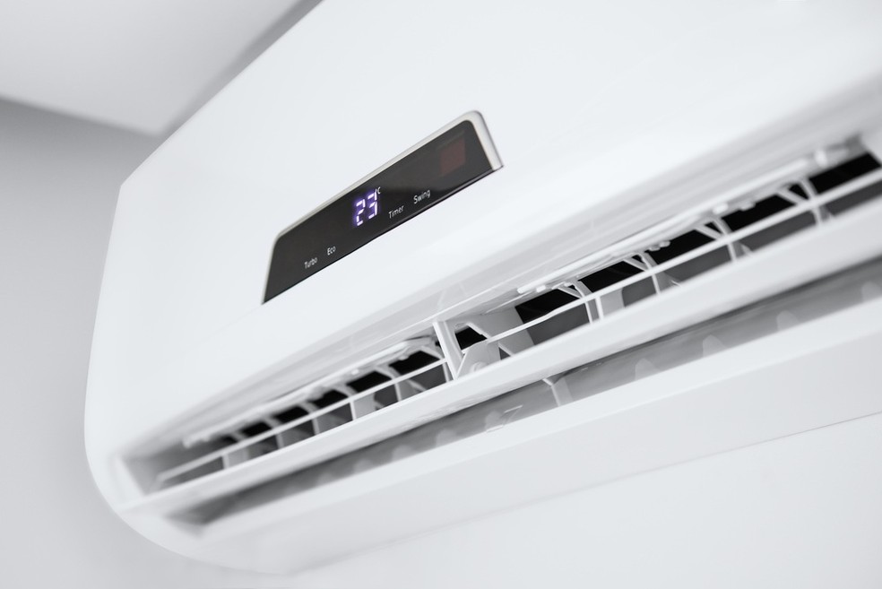 Ar-condicionado em 23°C: é a temperatura certa para dormir e trabalhar?