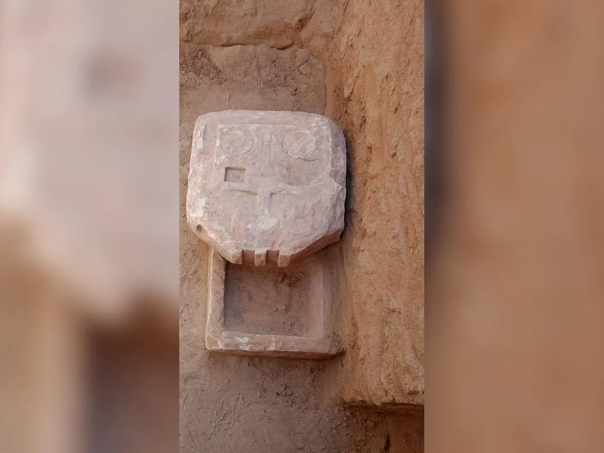Poema em homenagem a falecido é achado em tumba de 1,7 mil anos no Egito