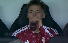 Ex-atacante da Premier League revela cuidados inusitados após ser atropelado dentro de campo