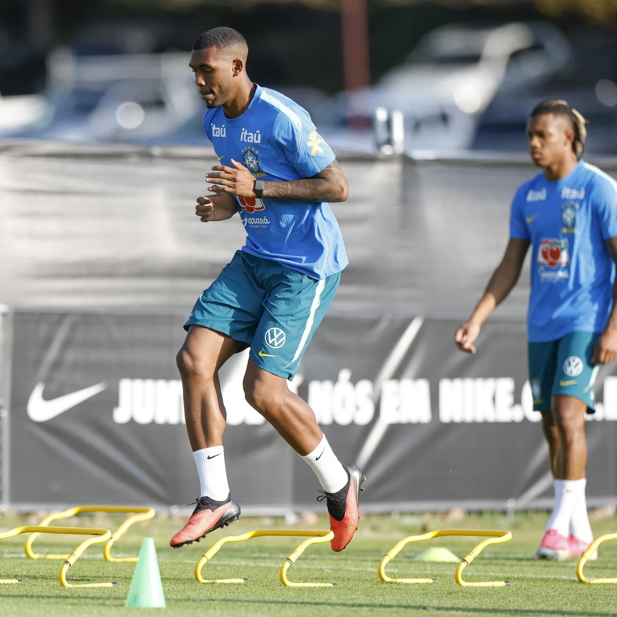 Com elenco incompleto, Seleção realiza 1ª atividade em campo na Austrália
