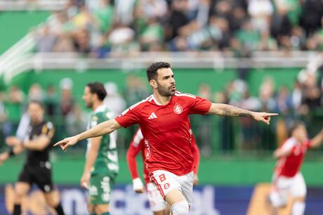 Inter vence a Chapecoense, quebra jejum de dez jogos e respira na luta contra o rebaixamento