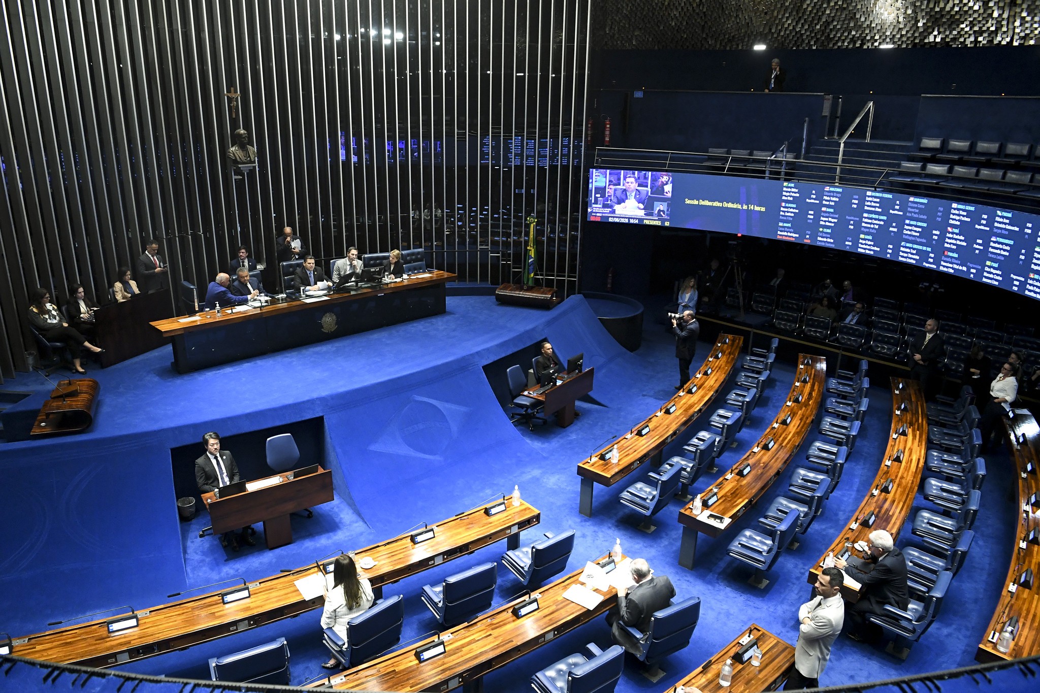 Quaest para o Senado no RJ: Benedita, 15%; Carlos Jordy e Carlos Portinho, 10% cada; Marcelo Crivella, 7%; Pedro Paulo, 6%