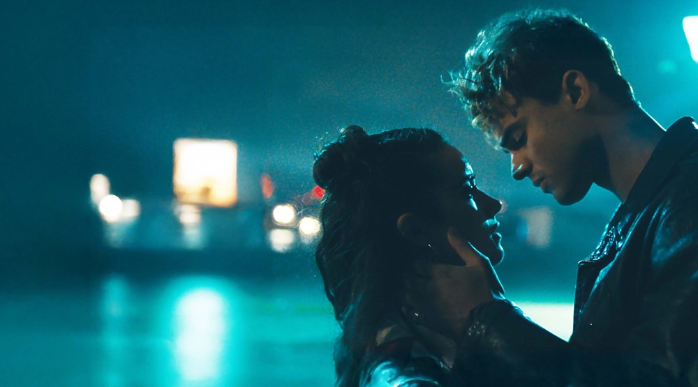 O romance Sua Culpa: Londres narra a história dos jovens Noah e Nick — Foto: Divulgação/IMDb