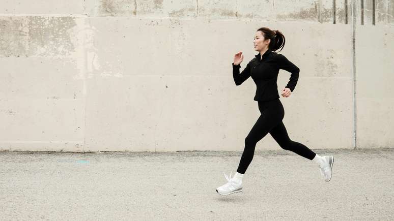 Por que os primeiros 15 minutos da corrida são os mais difíceis? Descubra e veja como aliviar