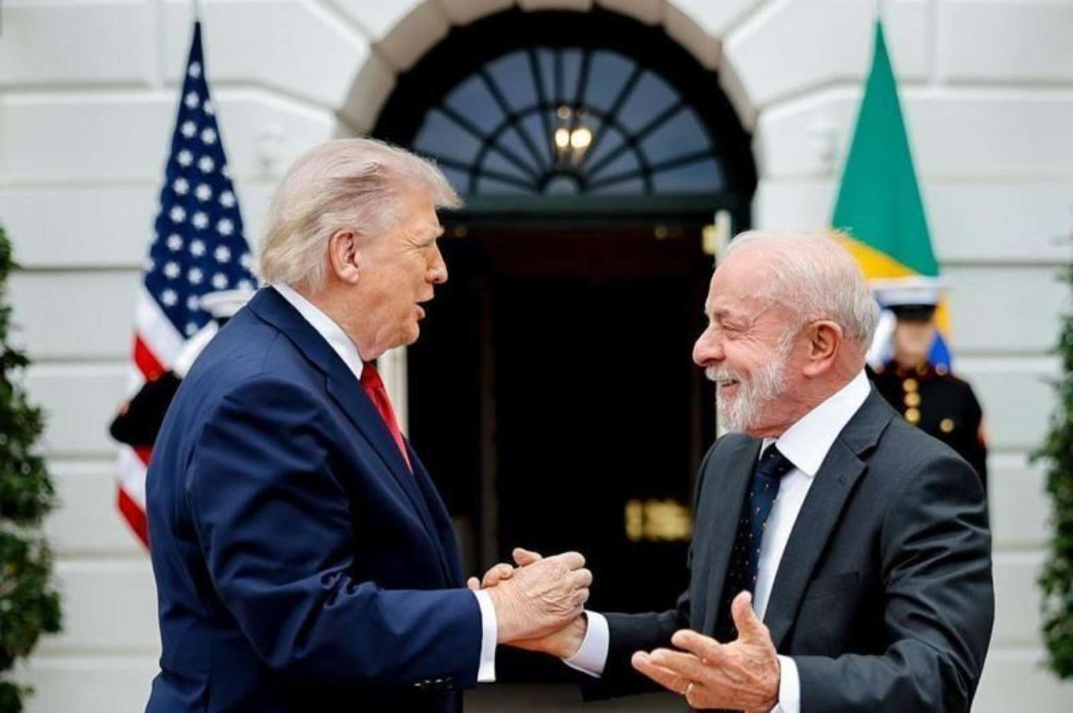Nos bastidores, o governo Lula vem procurando caminhos alternativos para se aproximar de Donald Trump, diante do entrave atual nas negocia&ccedil;&otilde;es sobre as tarifas americanas