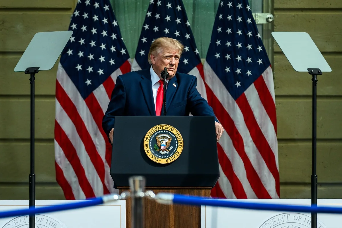 Justiça manda Trump liberar acesso de veículos de mídia à Casa Branca