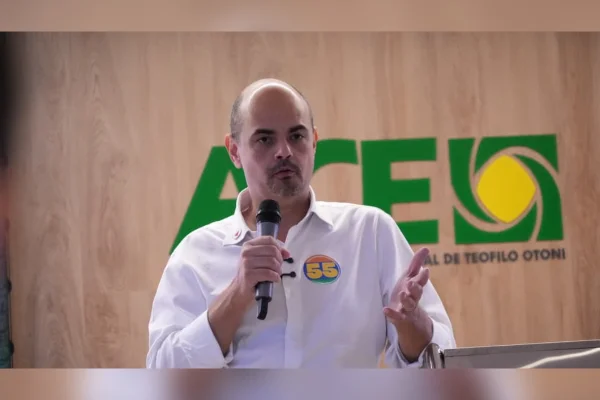 Simões celebra condenação de ex-presidente da Câmara de BH por improbidade