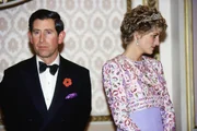 Irmão de Diana diz que rainha Elizabeth sugeriu plástica ao rei Charles