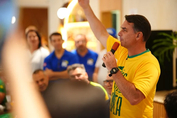 Flávio gasta mais de R$ 100 mil com pesquisas internas para campanha - destaque galeria