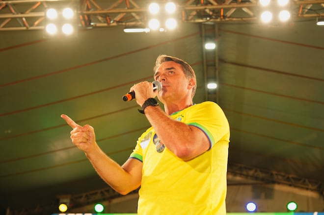 Flávio Bolsonaro diz que Flávio Dino tem feito perseguição política