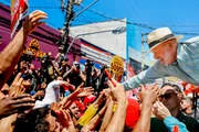 Lula ganha fôlego em pesquisas e deve evitar debate às vésperas do 1º turno