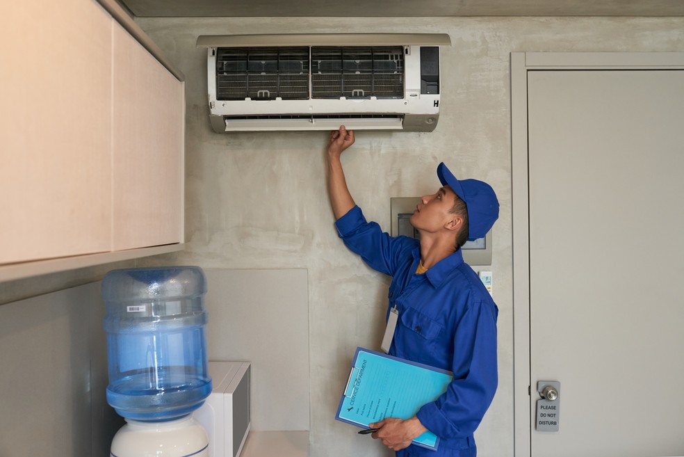 Ar-condicionado em 23°C: é a temperatura certa para dormir e trabalhar?
