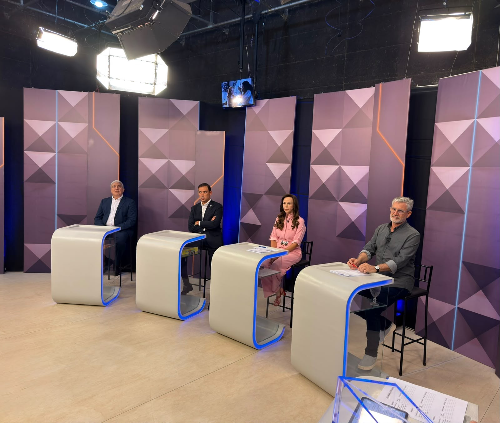 Debate ao governo do TO é marcado por confrontos e propostas para saúde, segurança e combate à corrupção