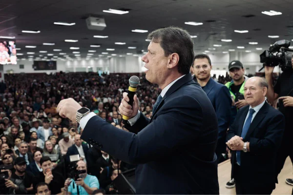 Disputa em SP: Tarcísio e Haddad se enfrentam em debate na TV nesta terça - destaque galeria