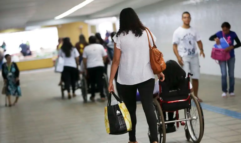 Um terço das pessoas com deficiência no Brasil vive com menos de R$ 42 por dia, diz IBGE