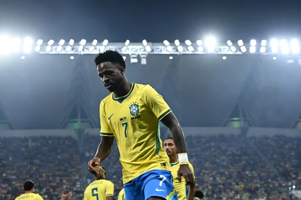 Ancelotti comenta fase de Vini Jr. e reforça papel fundamental na Seleção