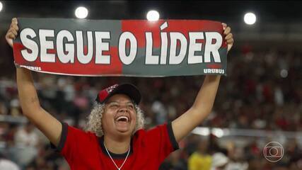 Flamengo vence e abre três pontos na liderança do Brasileirão