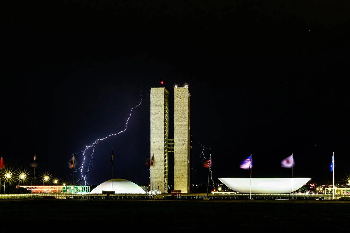 Raio ao fundo do Palácio do Planalto