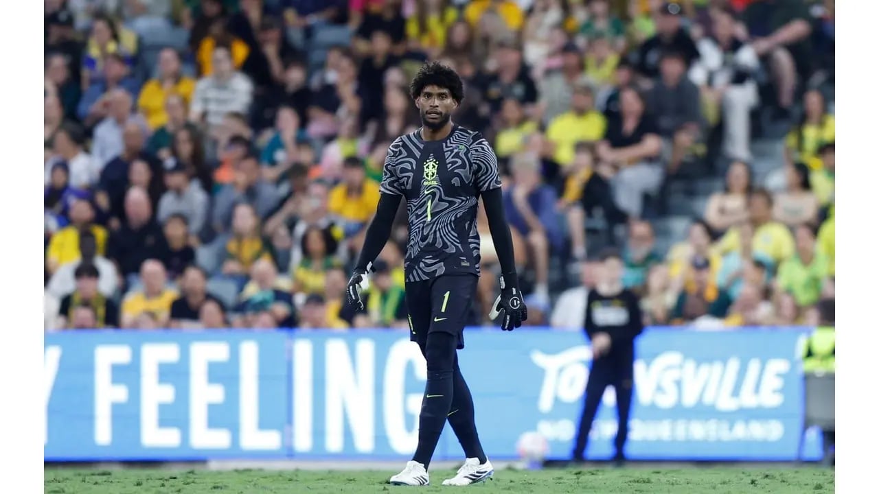 Hugo perto de ser queimado. Ancelotti testa Otávio. Eco do fracasso contra a Austrália foi forte. Pressionado, técnico faz o óbvio: reforça o meio-campo