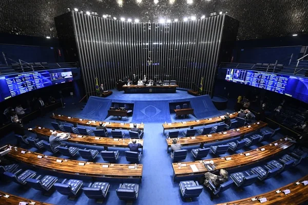 Quase metade dos candidatos ao Senado defende impeachment no STF