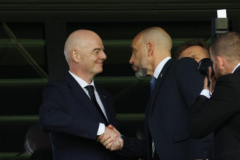 Bajo presión, Infantino evalúa repartir las reservas millonarias de FIFA entre las 211 federaciones