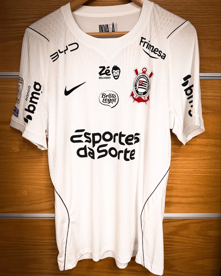Corinthians está reticente com oferta da Fatal Model e aguarda posição da Esportes da Sorte
