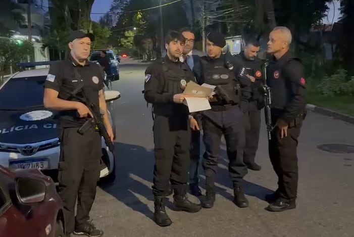 Polícia realiza operação para desarticular um dos principais canais de fornecimento de drogas do CV