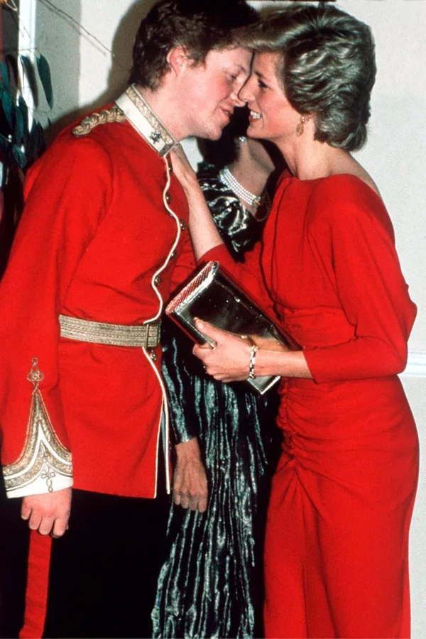 Charles Spencer nega teorias da conspiração sobre a morte da princesa Diana