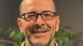 Ator indicado ao prêmio elogia bela Guernsey