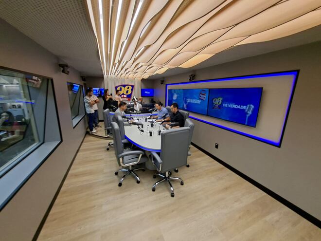 Roberto Cavalcanti destaca trabalho da equipe na nova estrutura da Rádio Correio, Portal e Arena