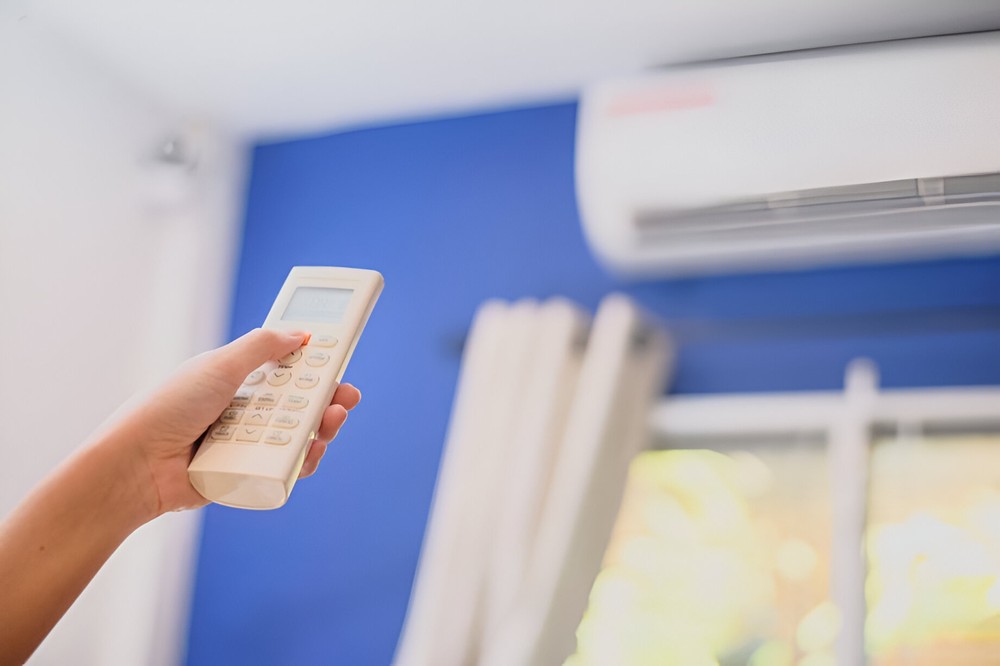Nem todo local é necessário deixar o ar-condicionado em 23ºC. Veja como descobrir a temperatura de conforto para cada tipo de ambiente — Foto: Reprodução/Freepik