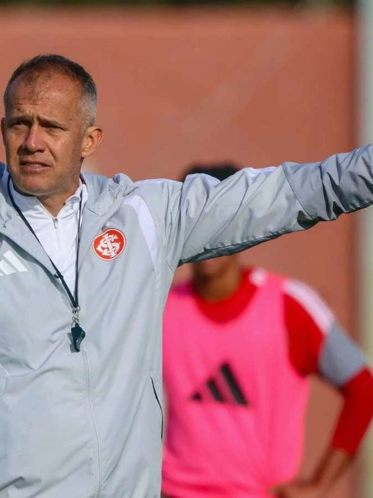 Eduardo Baptista abre disputa por vaga no gol do Internacional