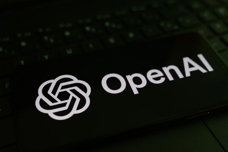 OpenAI e Anthropic são chamadas pelo Senado australiano após caso envolvendo agente de IA no país