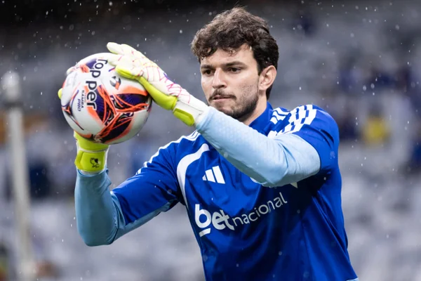 Otávio pode se tornar 1º goleiro do Cruzeiro titular do Brasil após 23 anos - destaque galeria