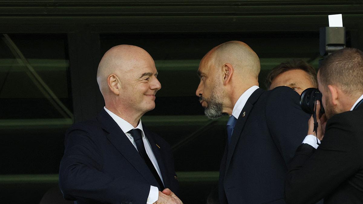 Bajo presión, Infantino evalúa repartir las reservas millonarias de FIFA entre las 211 federaciones