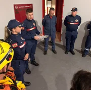 Fotos: bombeiros detalham buscas pelo helicóptero de Rick, dupla de Renner