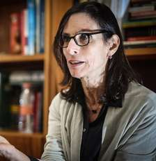 A historiadora Lilia Moritz Schwarcz, autora do livro 'Sobre o Autoritarismo Brasileiro' Foto: Werther Santana/Estadão / Estadão